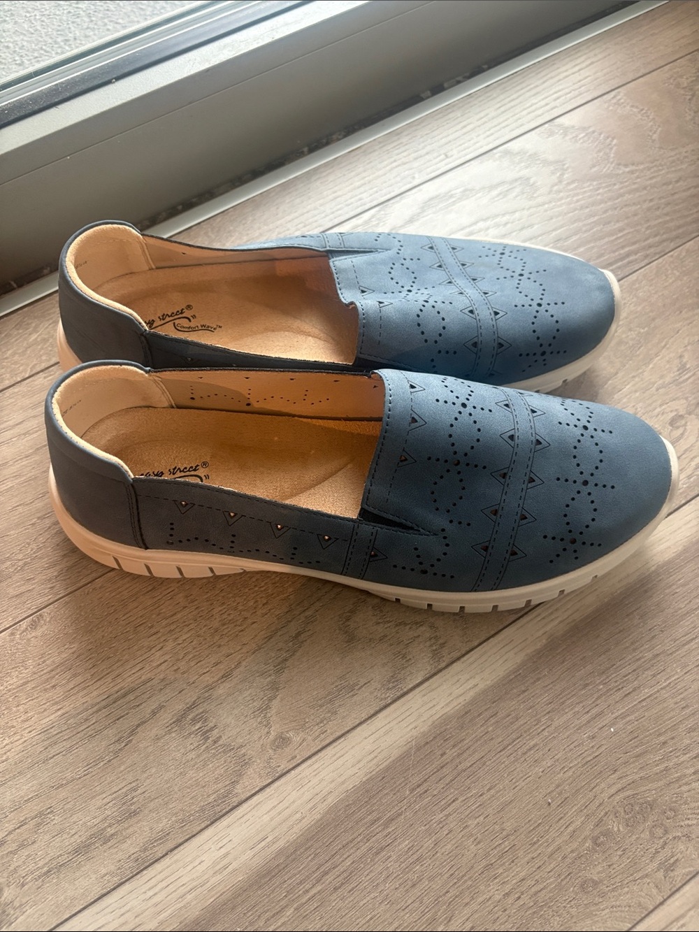Easy Street comfort Wave Navy Slip-On Casual Sneakers